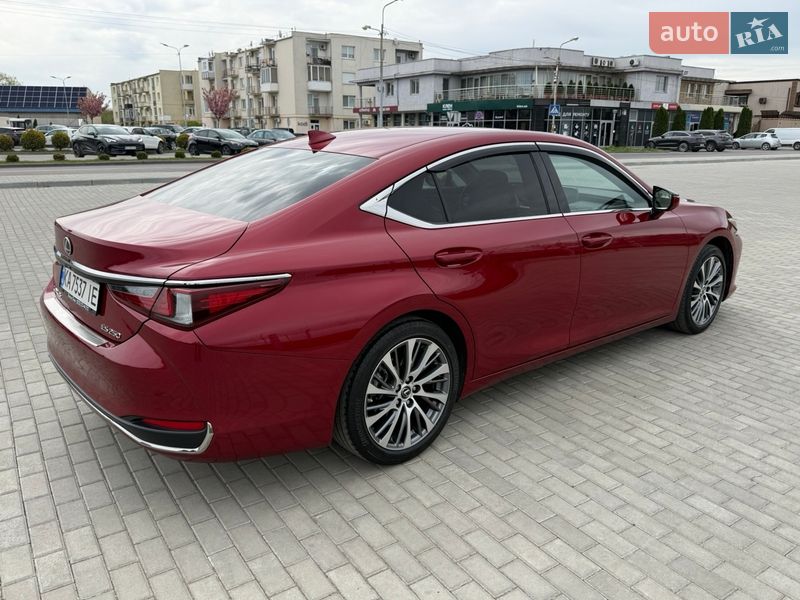 Седан Lexus ES 2020 в Ужгороде