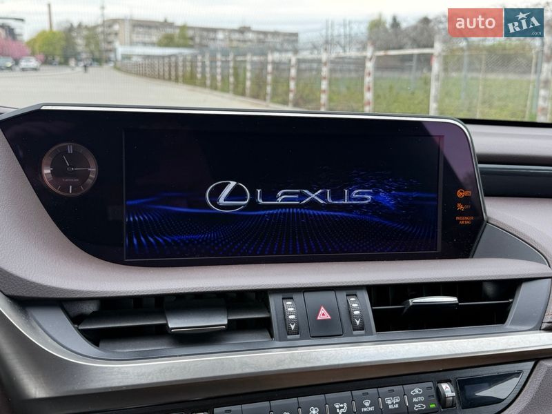 Седан Lexus ES 2020 в Ужгороде