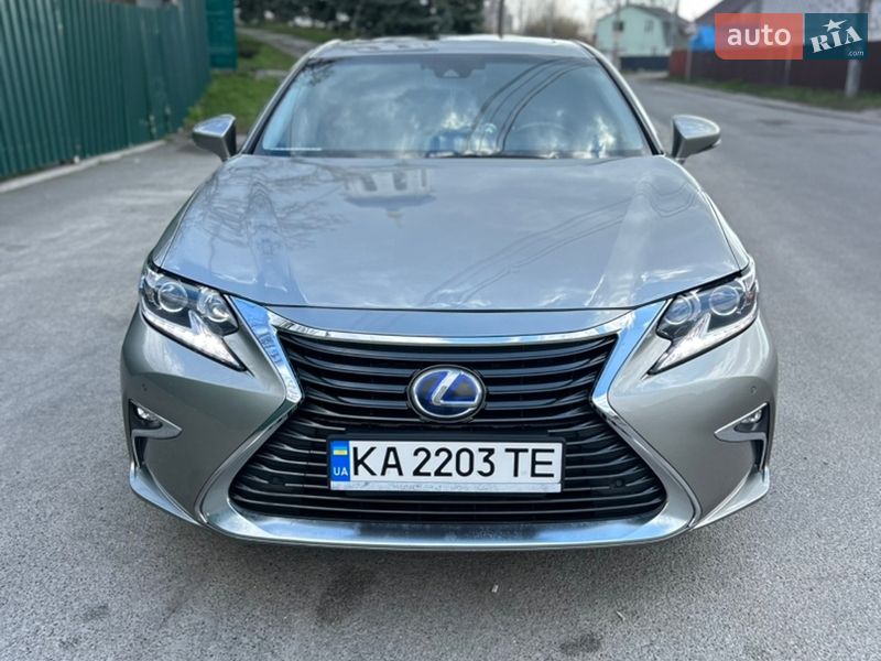 Седан Lexus ES 2017 в Киеве