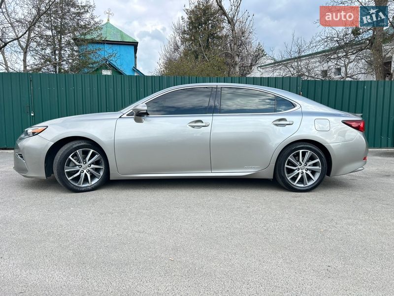 Седан Lexus ES 2017 в Киеве