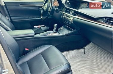 Седан Lexus ES 2017 в Киеве