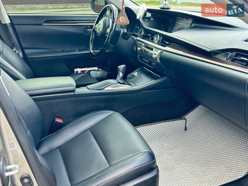 Седан Lexus ES 2017 в Киеве