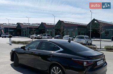 Седан Lexus ES 2019 в Киеве