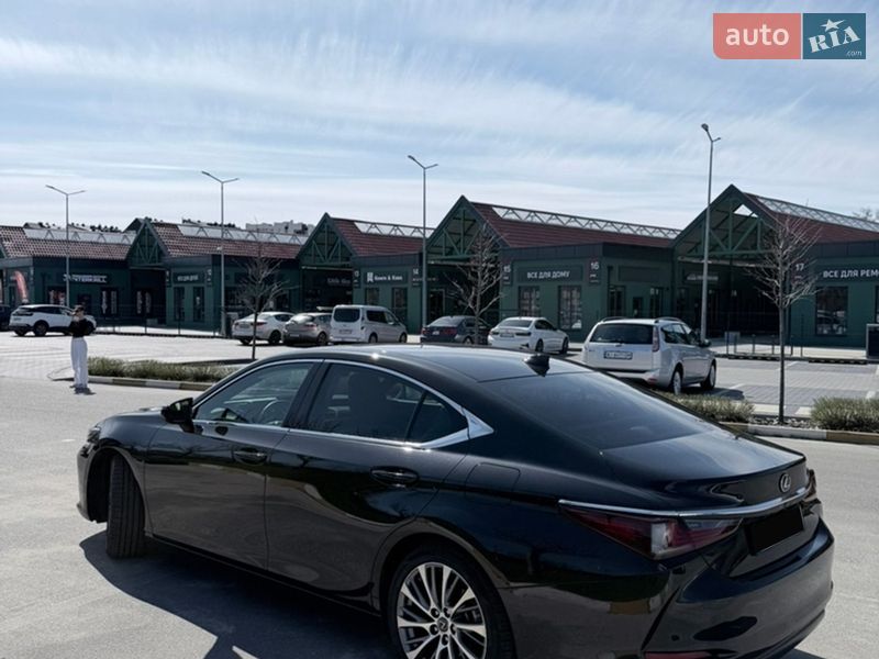 Седан Lexus ES 2019 в Киеве