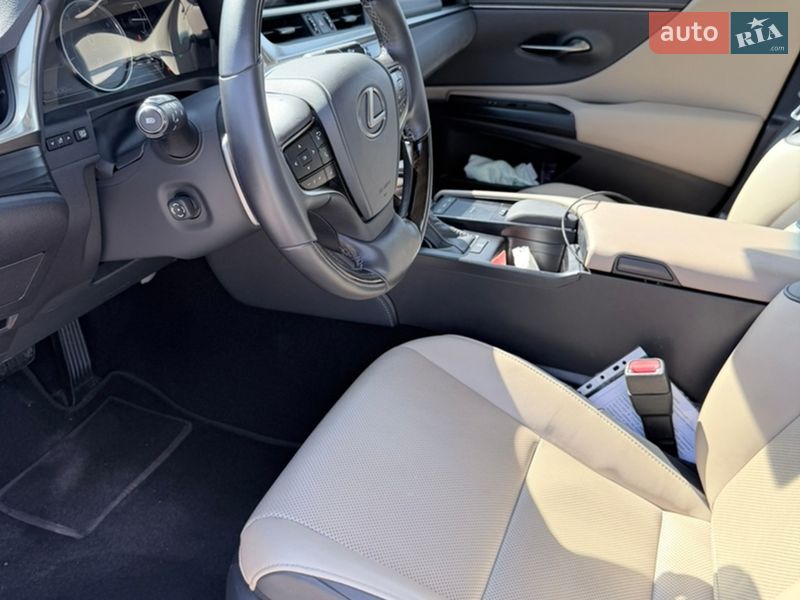 Седан Lexus ES 2019 в Киеве