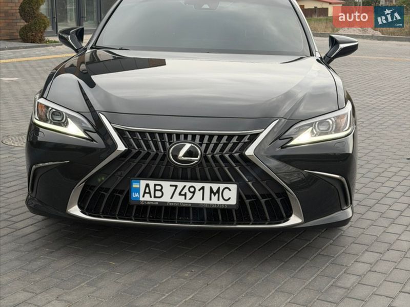 Седан Lexus ES 2022 в Виннице