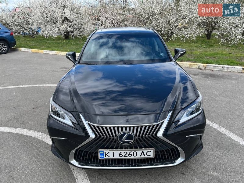 Седан Lexus ES 2018 в Киеве