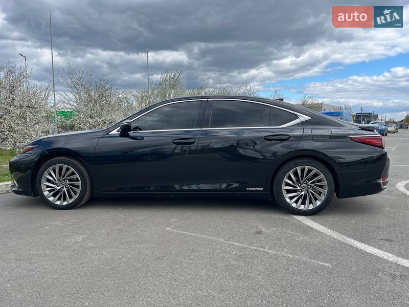 Седан Lexus ES 2018 в Киеве