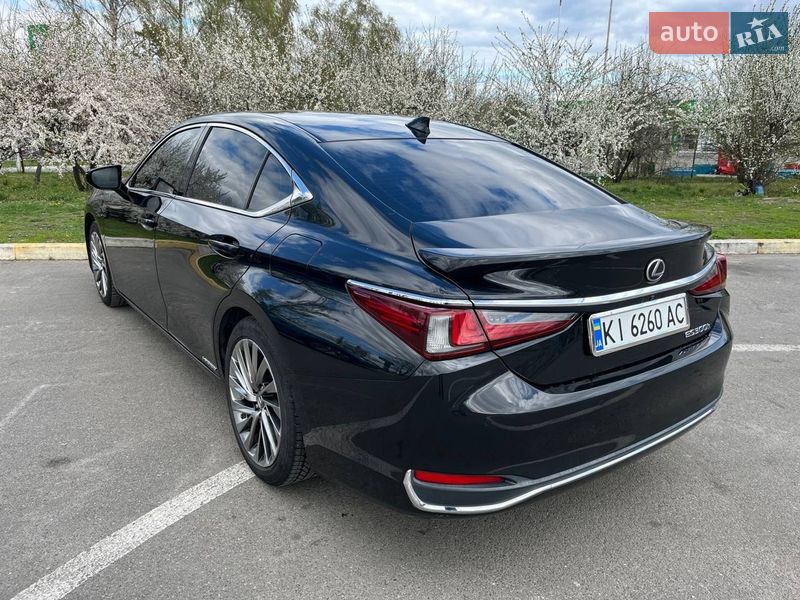 Седан Lexus ES 2018 в Киеве