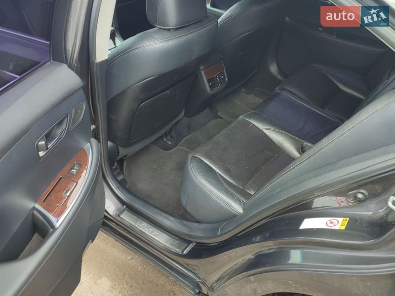 Седан Lexus ES 2011 в Виннице