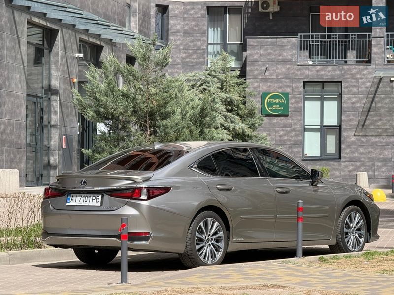 Седан Lexus ES 2020 в Киеве