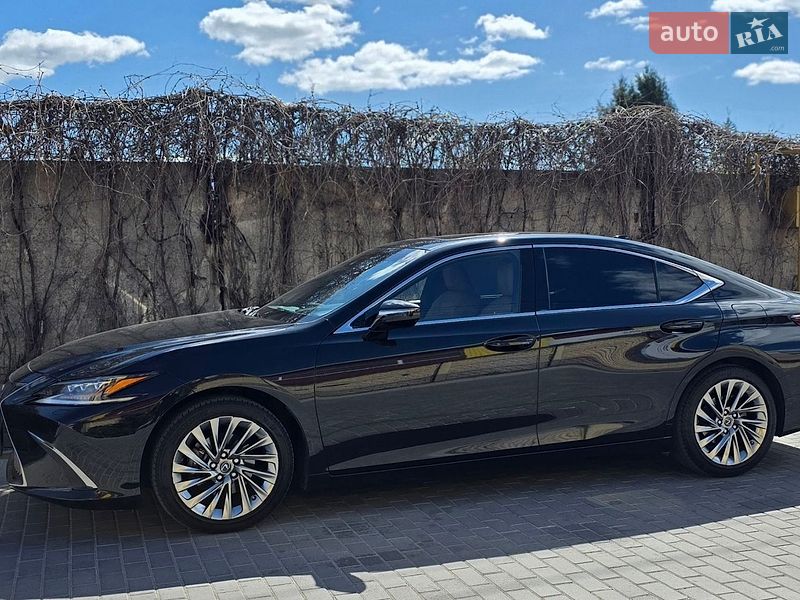 Седан Lexus ES 2018 в Ровно