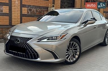 Седан Lexus ES 2023 в Виннице