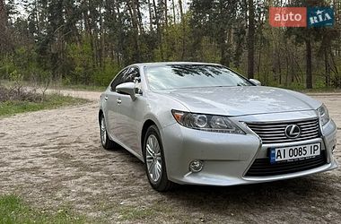 Седан Lexus ES 2013 в Києві