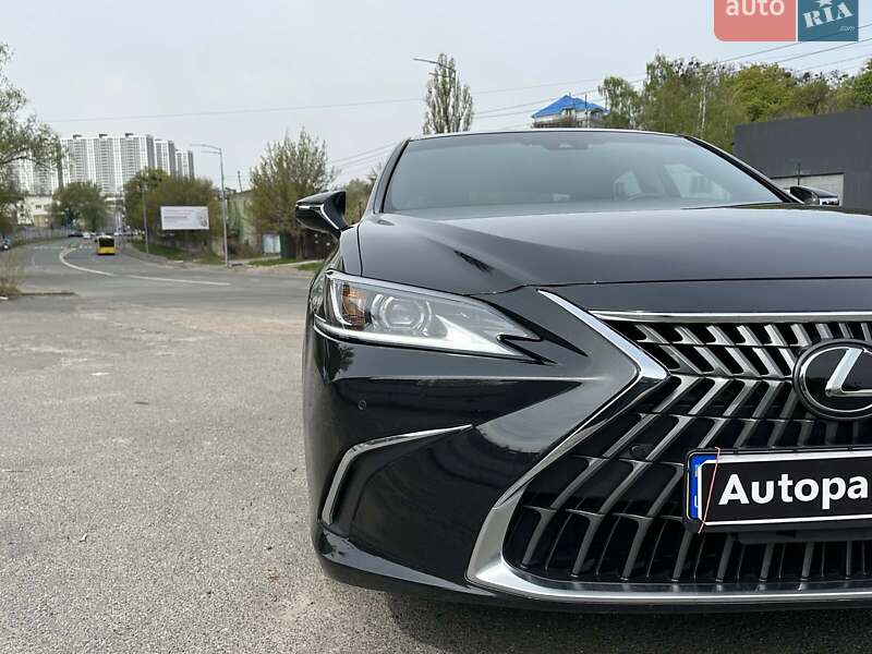Седан Lexus ES 2023 в Киеве