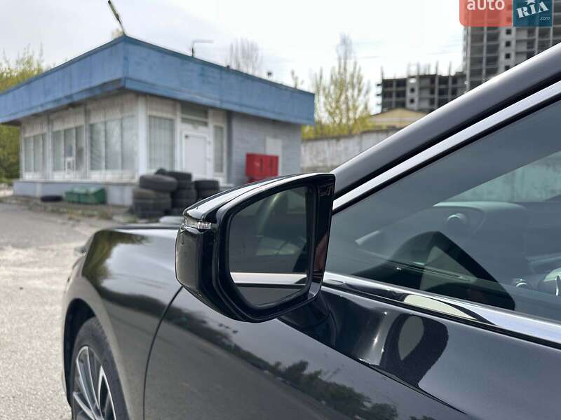 Седан Lexus ES 2023 в Киеве