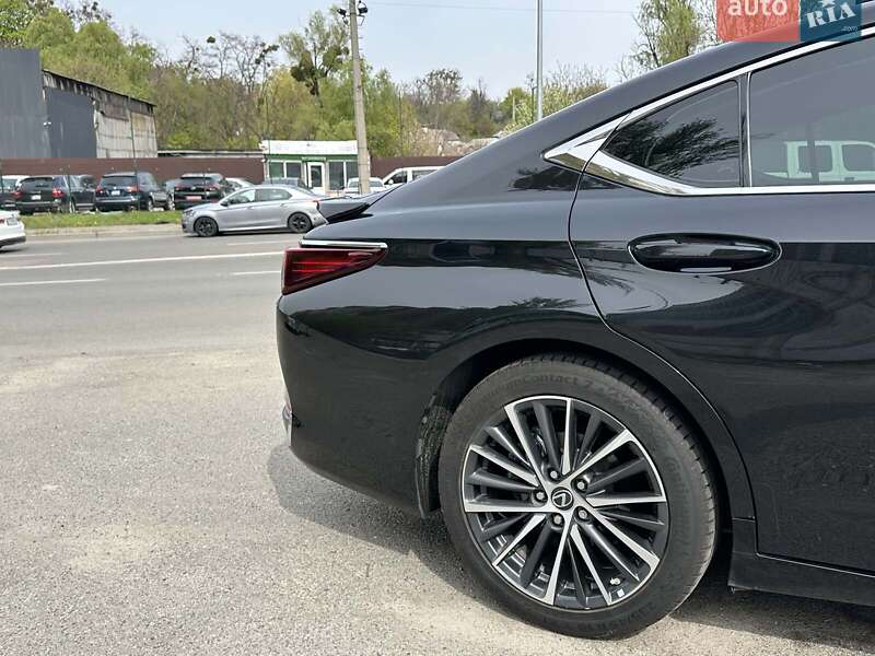 Седан Lexus ES 2023 в Киеве