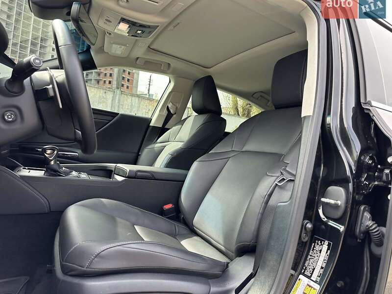 Седан Lexus ES 2023 в Киеве