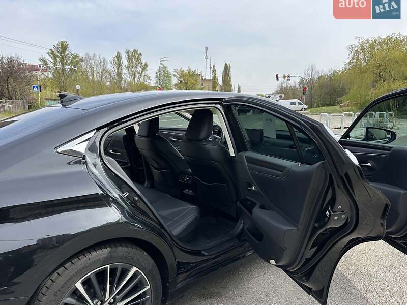 Седан Lexus ES 2023 в Киеве