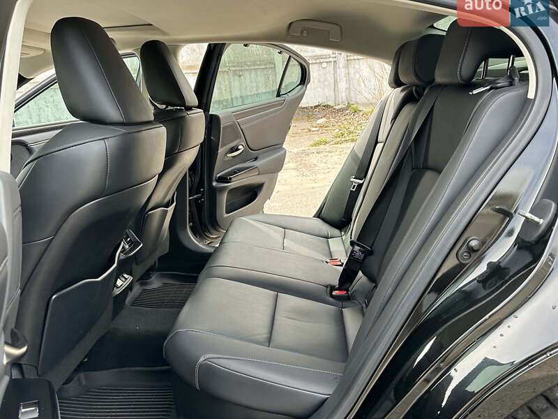 Седан Lexus ES 2023 в Киеве