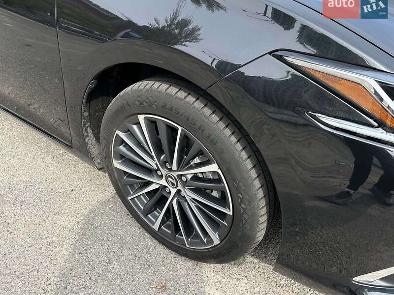 Седан Lexus ES 2023 в Киеве