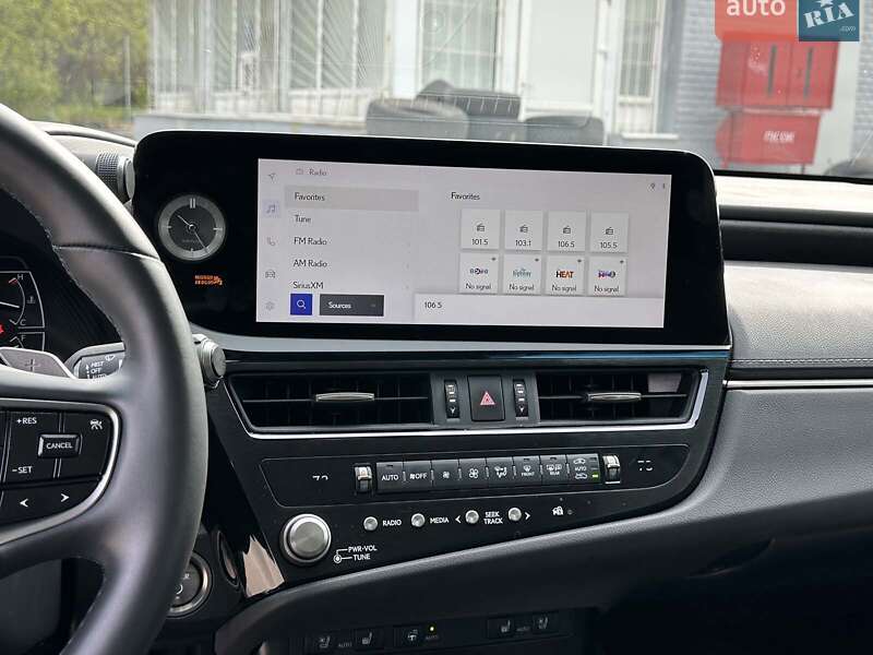 Седан Lexus ES 2023 в Киеве