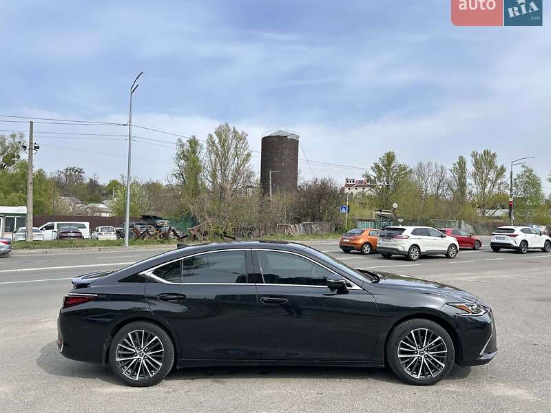 Седан Lexus ES 2023 в Киеве