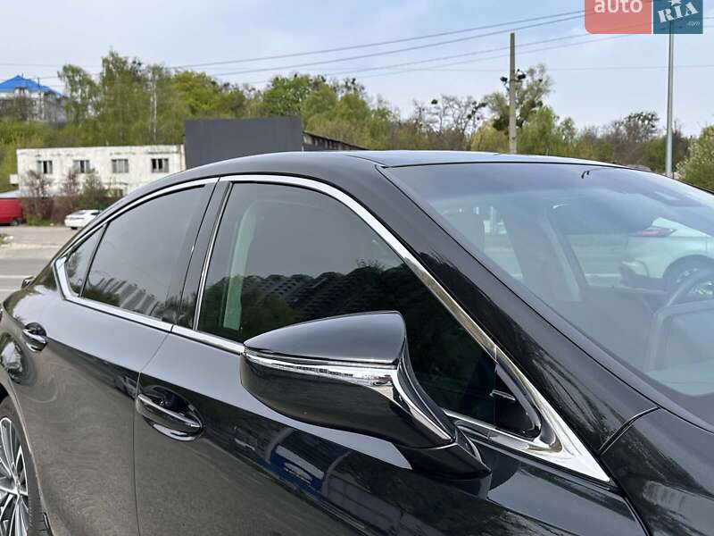 Седан Lexus ES 2023 в Киеве