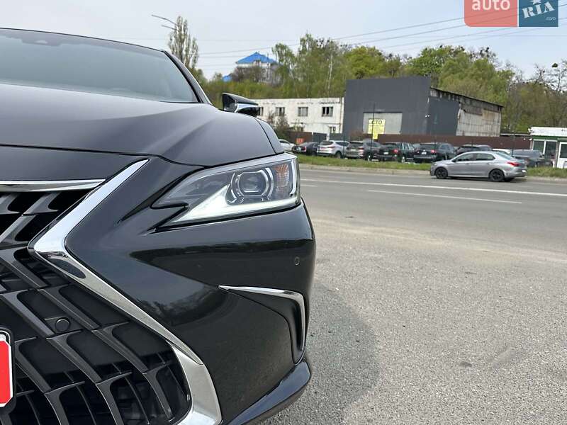 Седан Lexus ES 2023 в Киеве