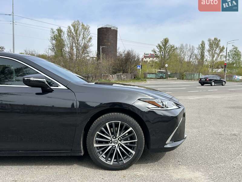 Седан Lexus ES 2023 в Киеве
