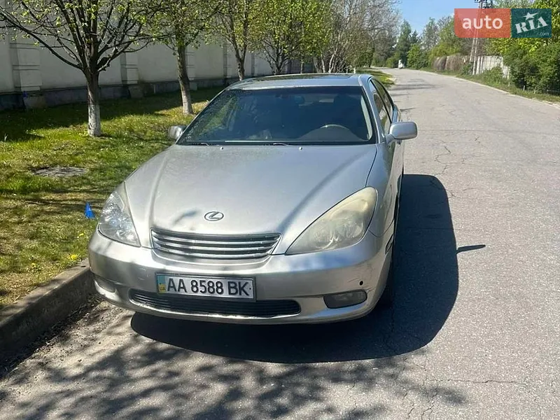 Lexus ES