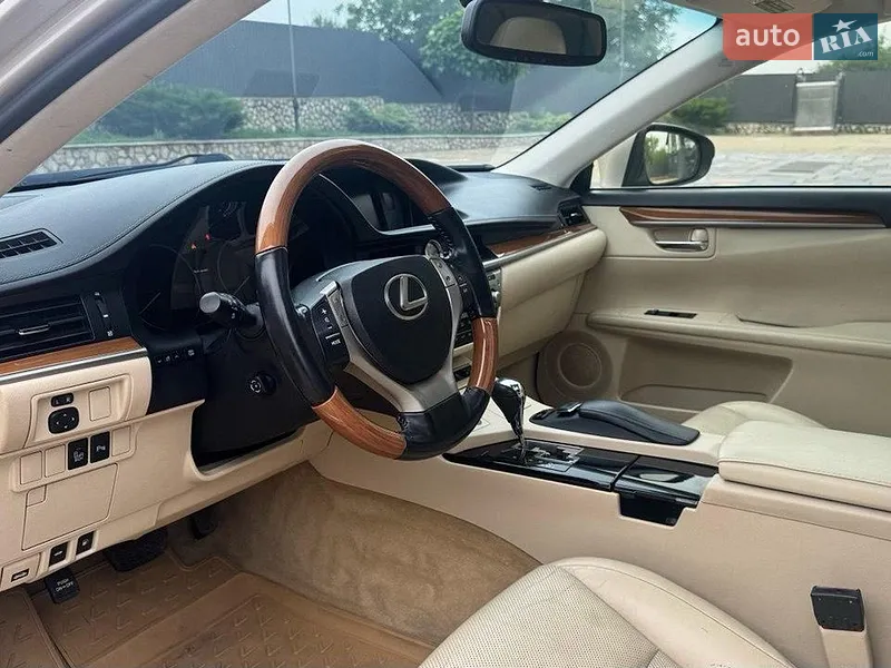 Lexus ES
