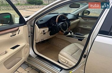 Седан Lexus ES 2012 в Тернополі