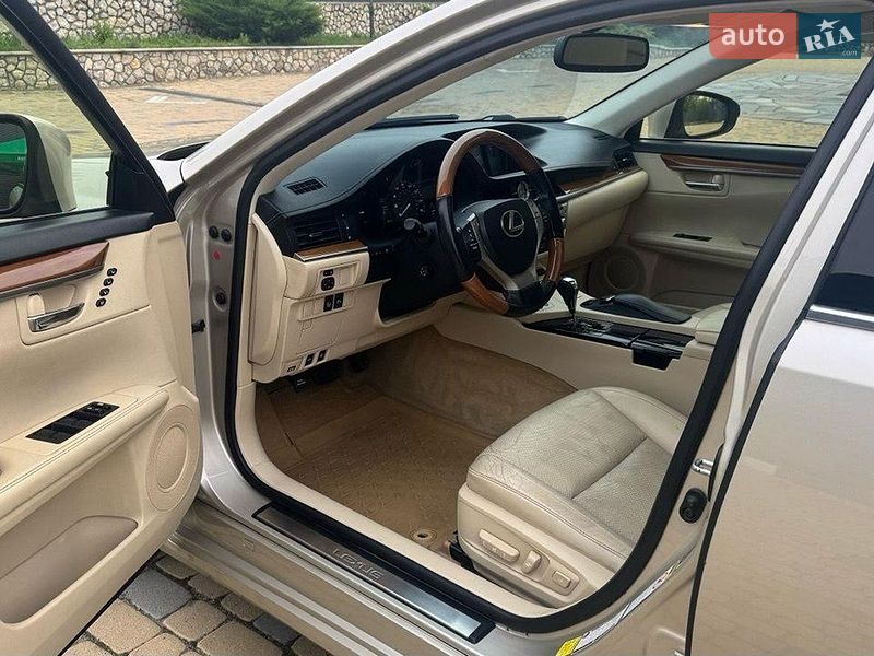 Седан Lexus ES 2012 в Тернополі