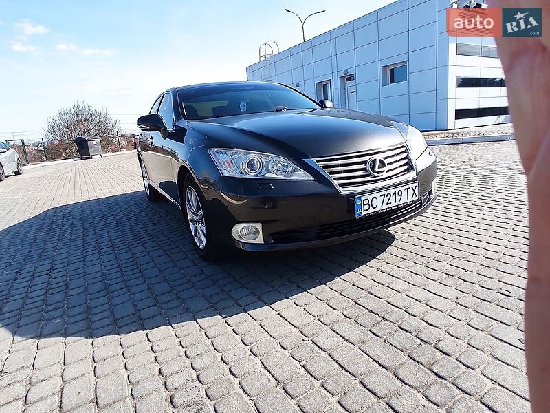 Седан Lexus ES 2011 в Львове