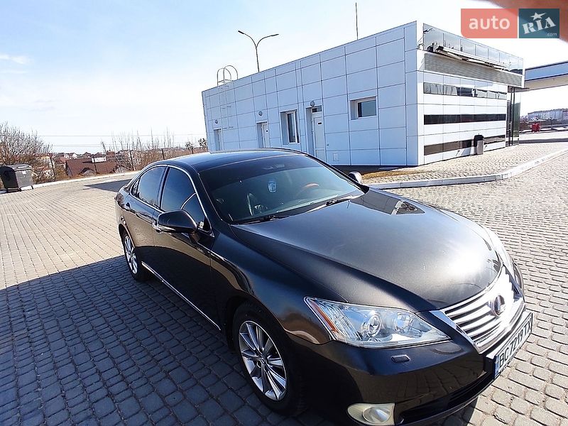 Седан Lexus ES 2011 в Львове