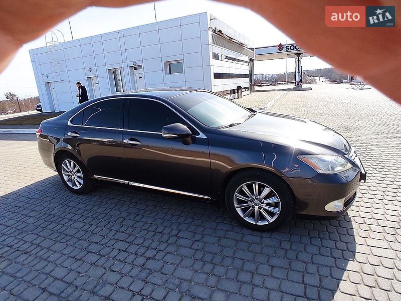 Седан Lexus ES 2011 в Львове