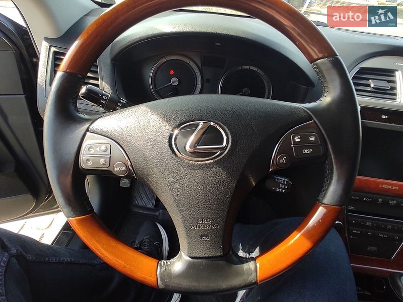 Седан Lexus ES 2011 в Львове