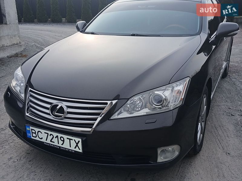 Седан Lexus ES 2011 в Львове