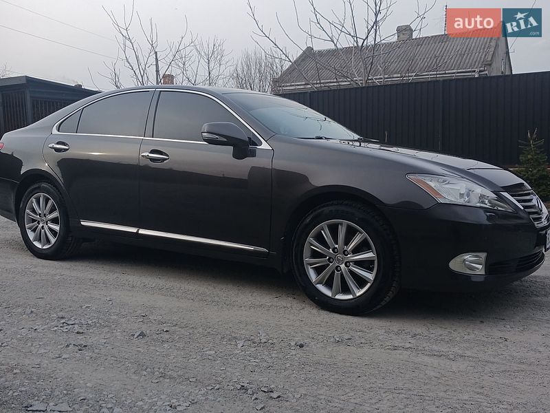 Седан Lexus ES 2011 в Львове