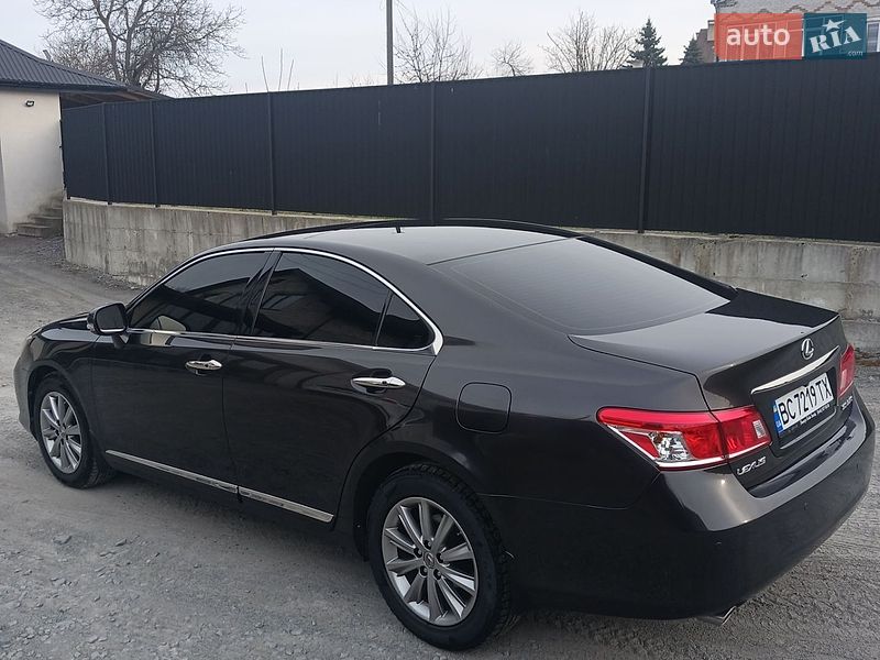 Седан Lexus ES 2011 в Львове