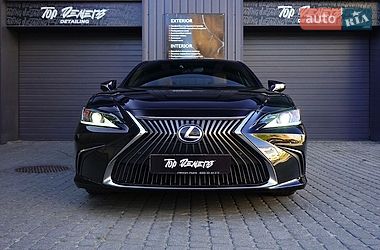 Седан Lexus ES 2019 в Львове