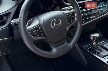 Седан Lexus ES 2022 в Киеве