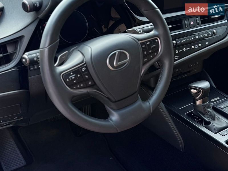 Седан Lexus ES 2022 в Киеве