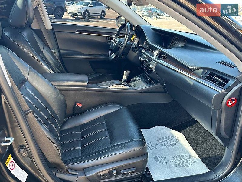 Седан Lexus ES 2015 в Житомирі