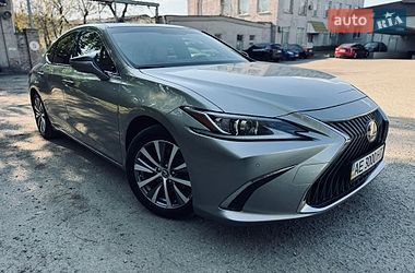 Седан Lexus ES 2018 в Дніпрі
