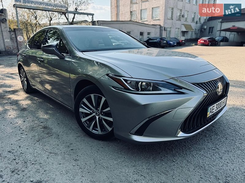 Седан Lexus ES 2018 в Дніпрі