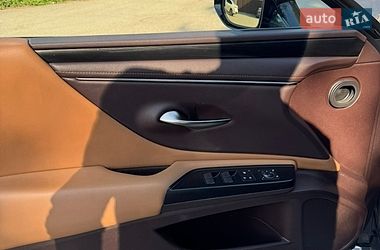 Седан Lexus ES 2018 в Дніпрі