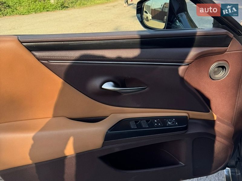 Седан Lexus ES 2018 в Дніпрі