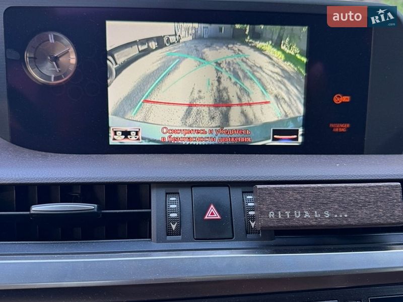 Седан Lexus ES 2018 в Дніпрі